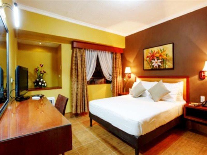 Pamulinawen Hotel Laoag Extérieur photo