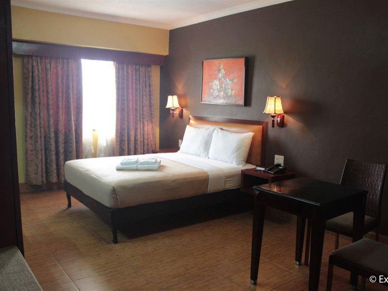 Pamulinawen Hotel Laoag Extérieur photo