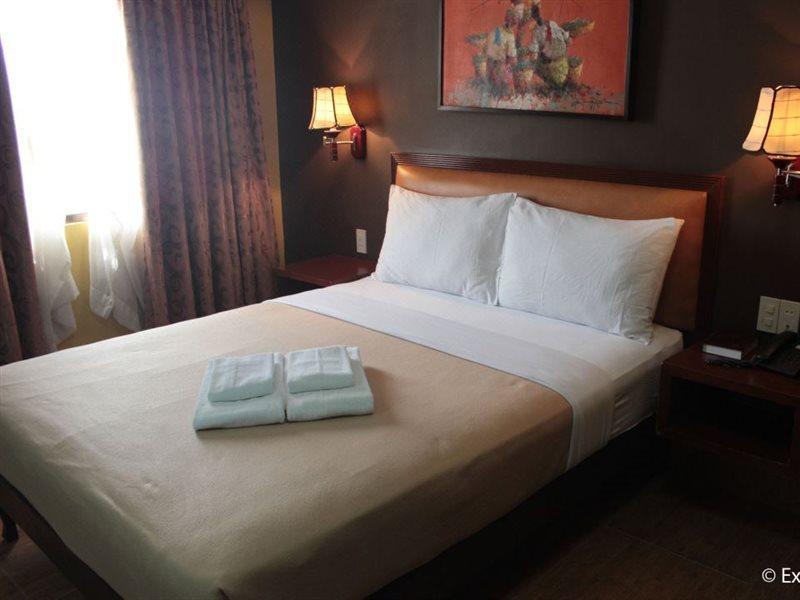 Pamulinawen Hotel Laoag Extérieur photo