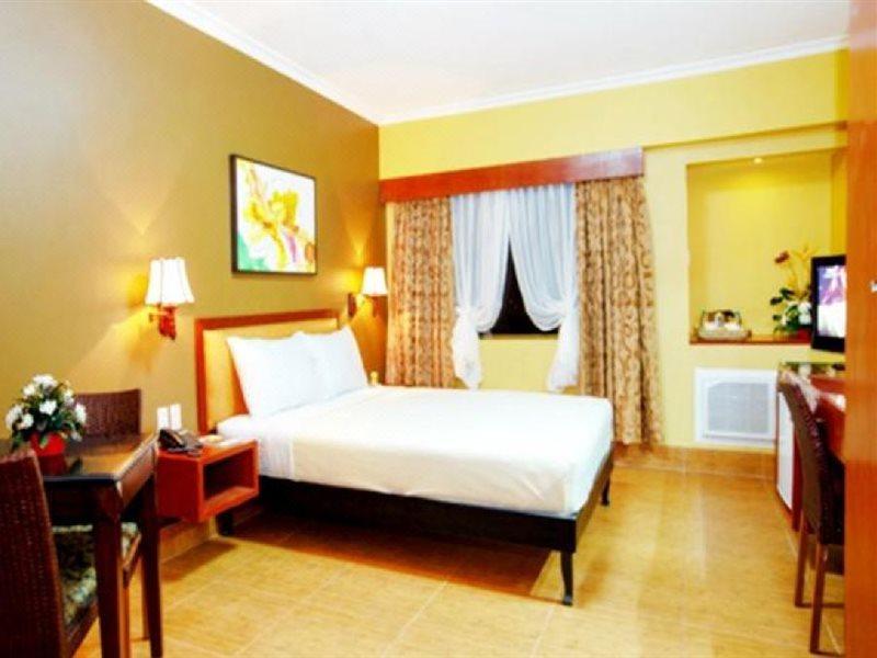 Pamulinawen Hotel Laoag Extérieur photo