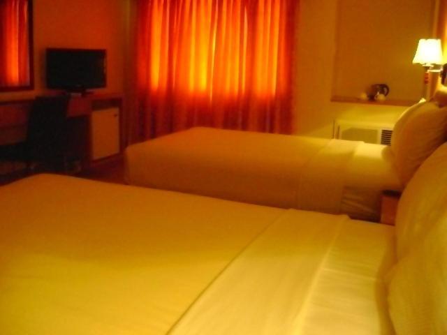 Pamulinawen Hotel Laoag Chambre photo