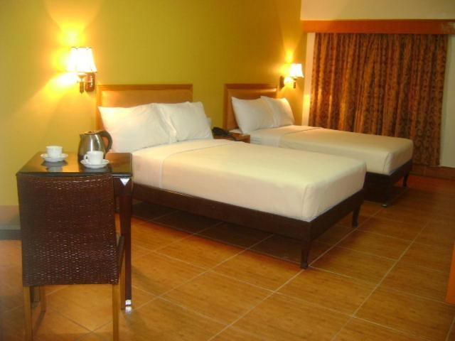 Pamulinawen Hotel Laoag Chambre photo