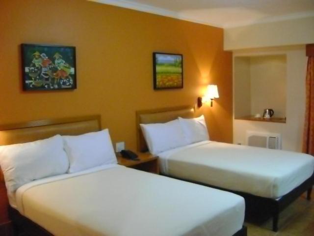 Pamulinawen Hotel Laoag Chambre photo