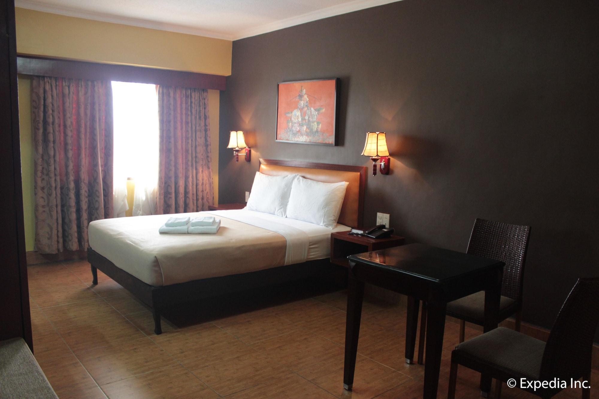 Pamulinawen Hotel Laoag Extérieur photo