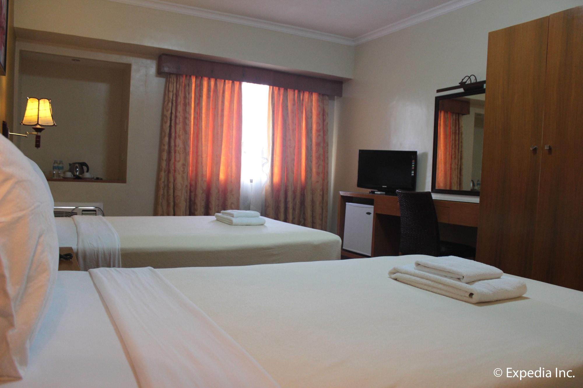 Pamulinawen Hotel Laoag Extérieur photo