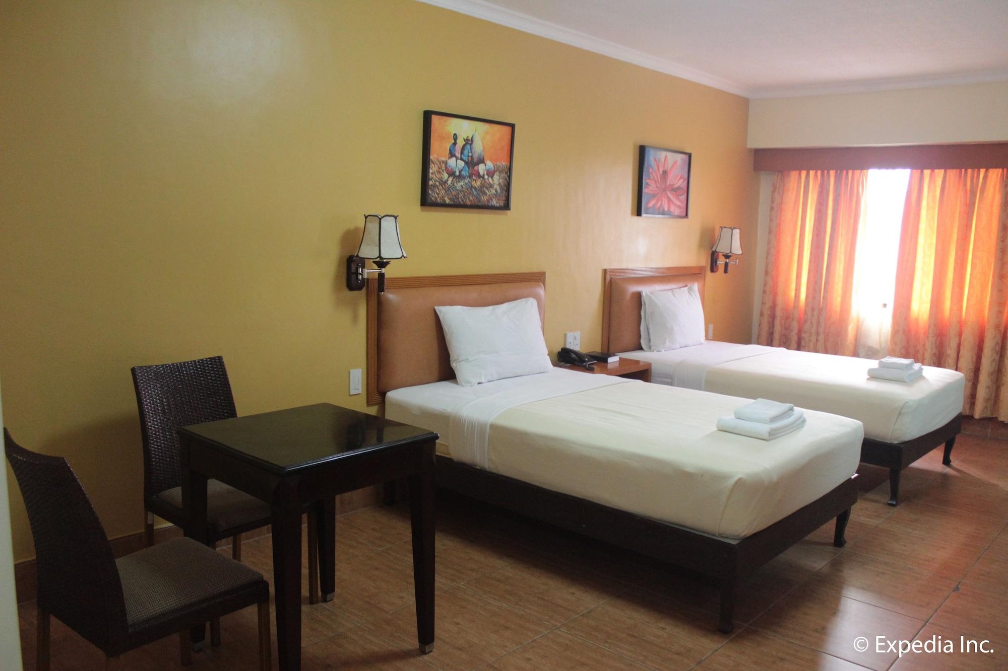 Pamulinawen Hotel Laoag Extérieur photo