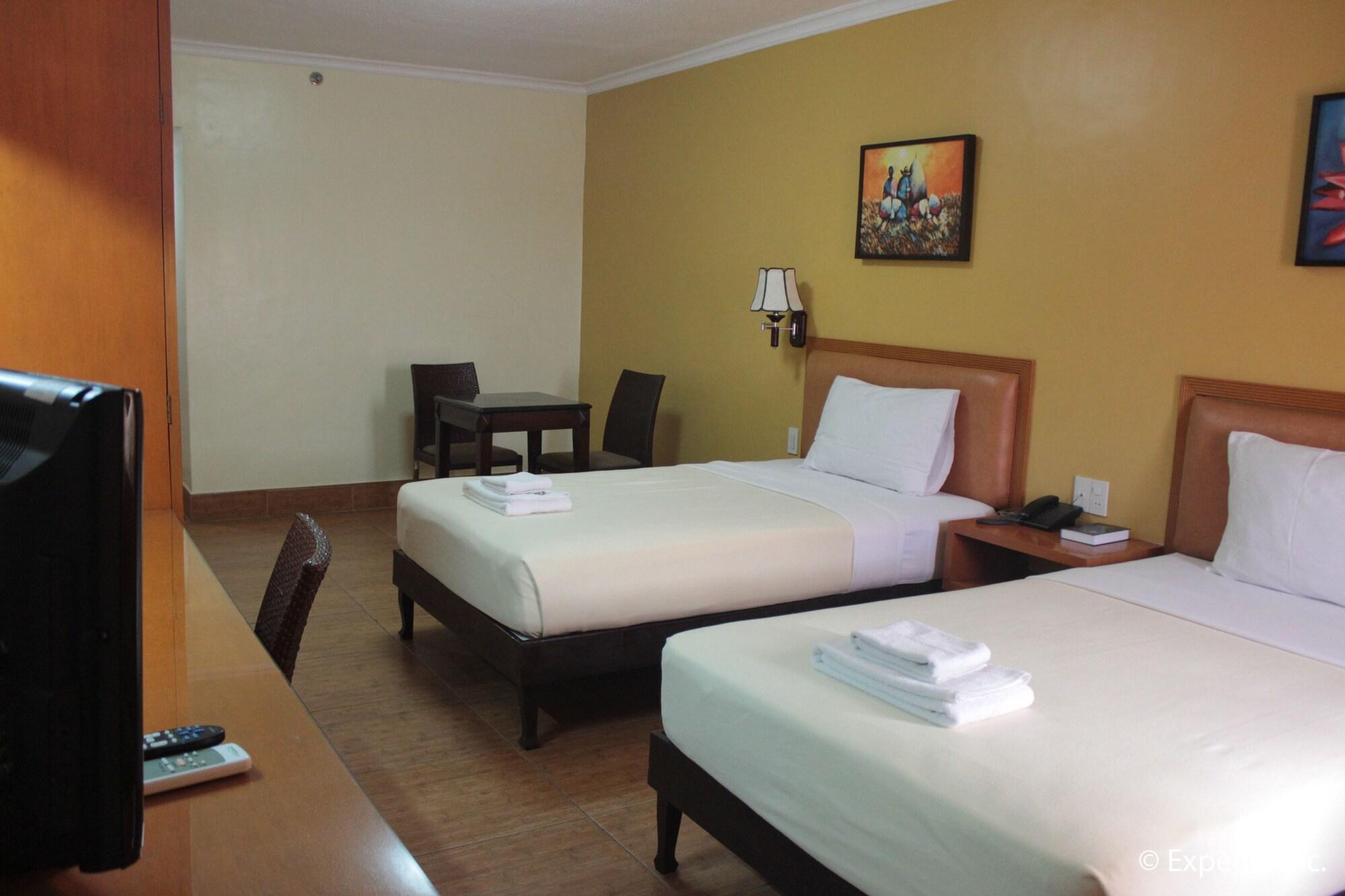 Pamulinawen Hotel Laoag Extérieur photo