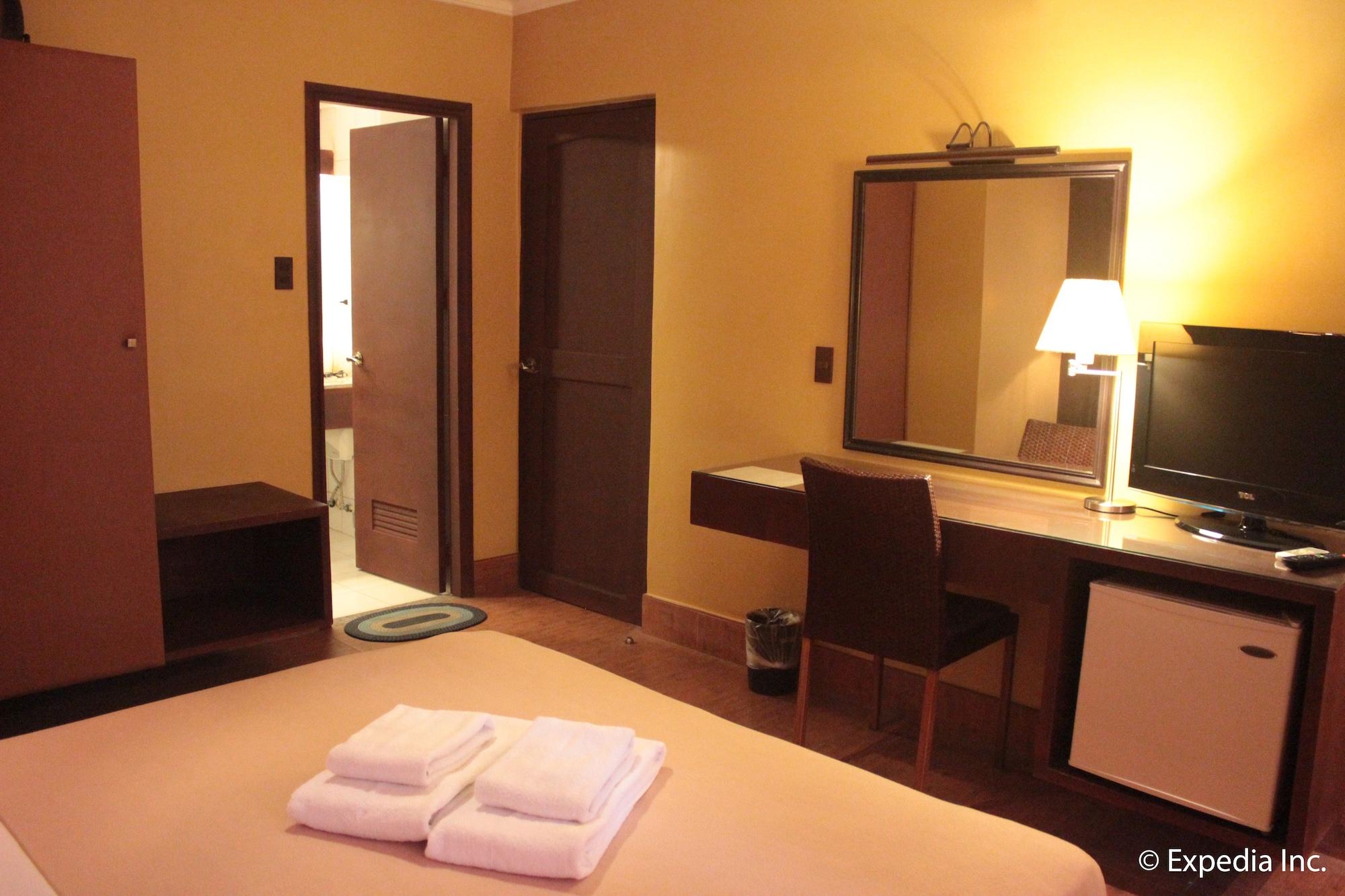 Pamulinawen Hotel Laoag Extérieur photo