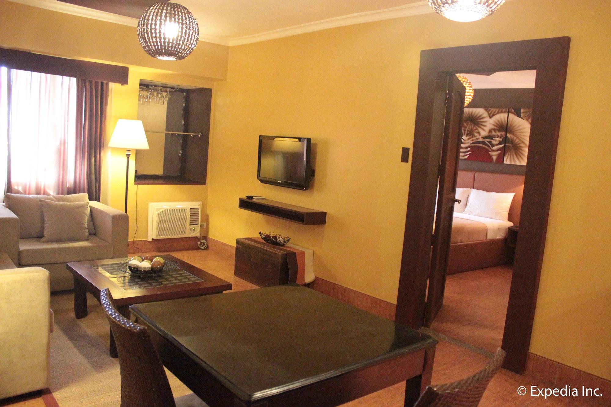 Pamulinawen Hotel Laoag Extérieur photo