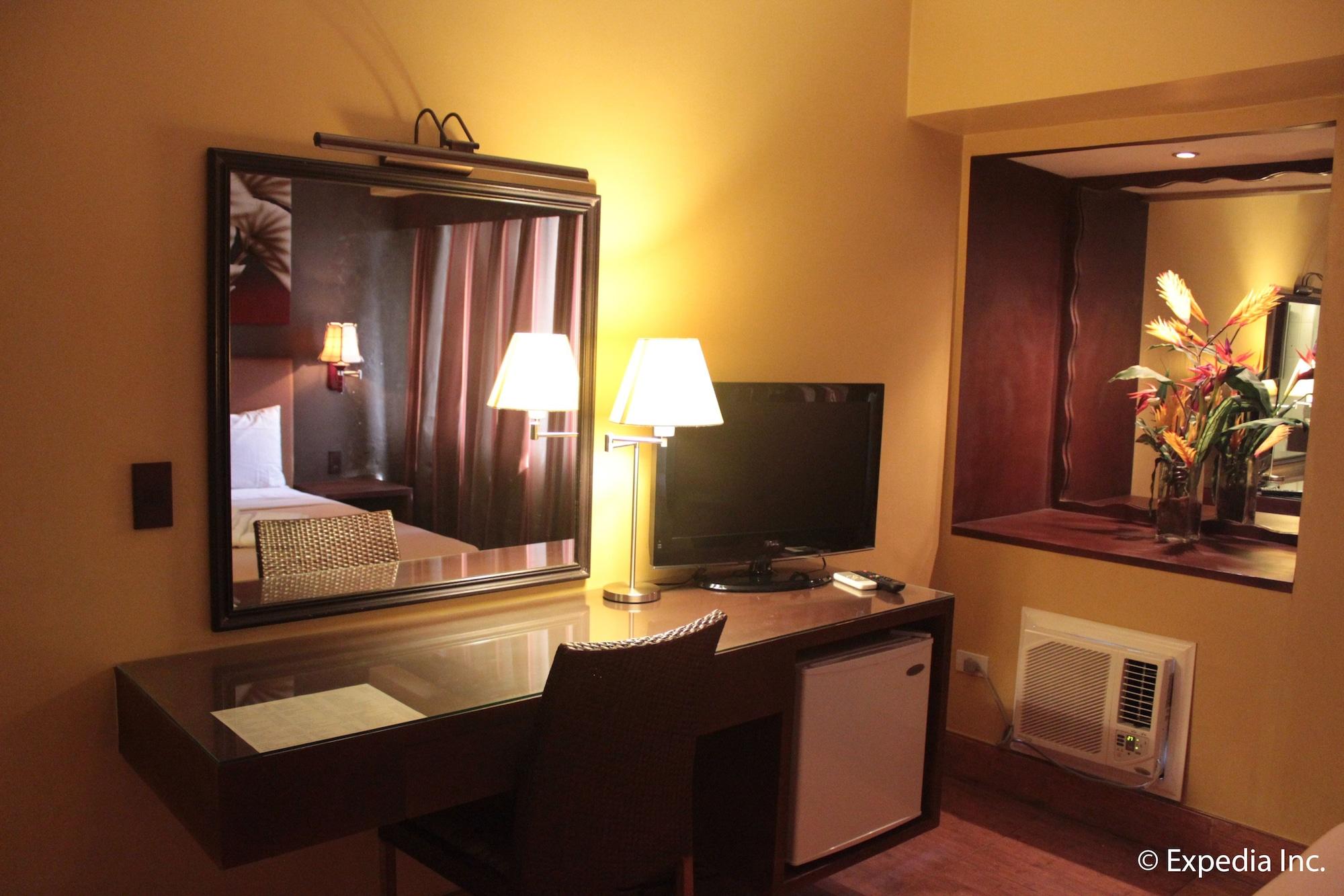 Pamulinawen Hotel Laoag Extérieur photo