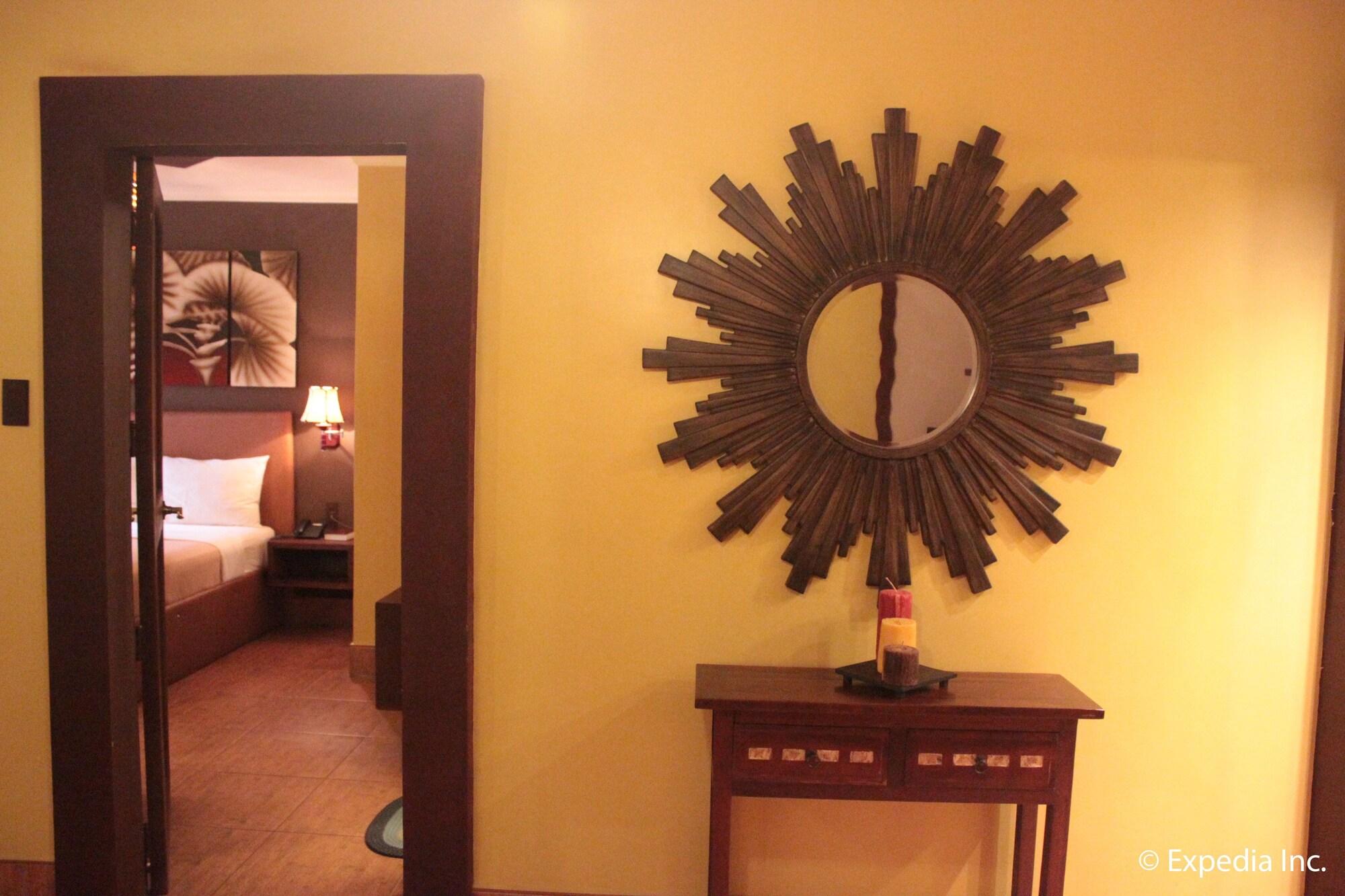 Pamulinawen Hotel Laoag Extérieur photo