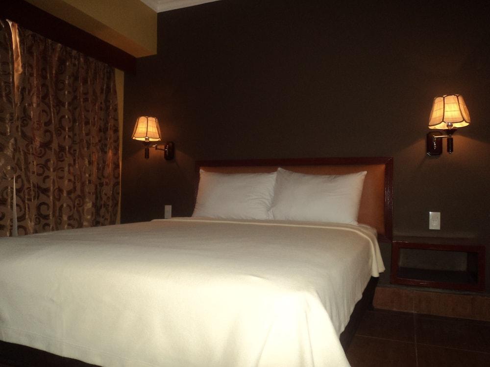 Pamulinawen Hotel Laoag Extérieur photo