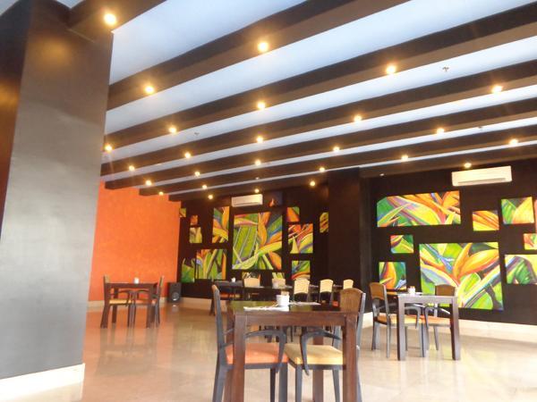 Pamulinawen Hotel Laoag Extérieur photo
