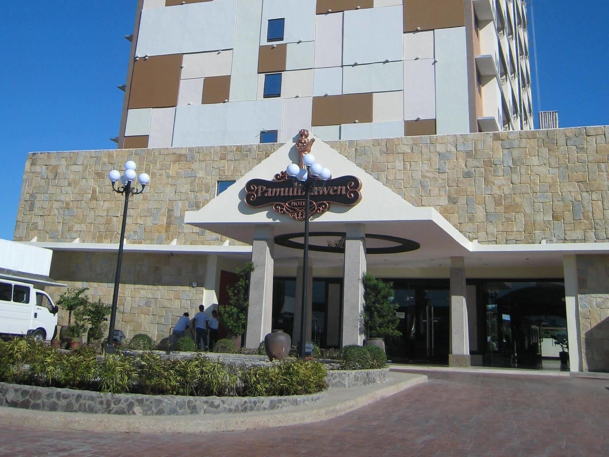 Pamulinawen Hotel Laoag Extérieur photo