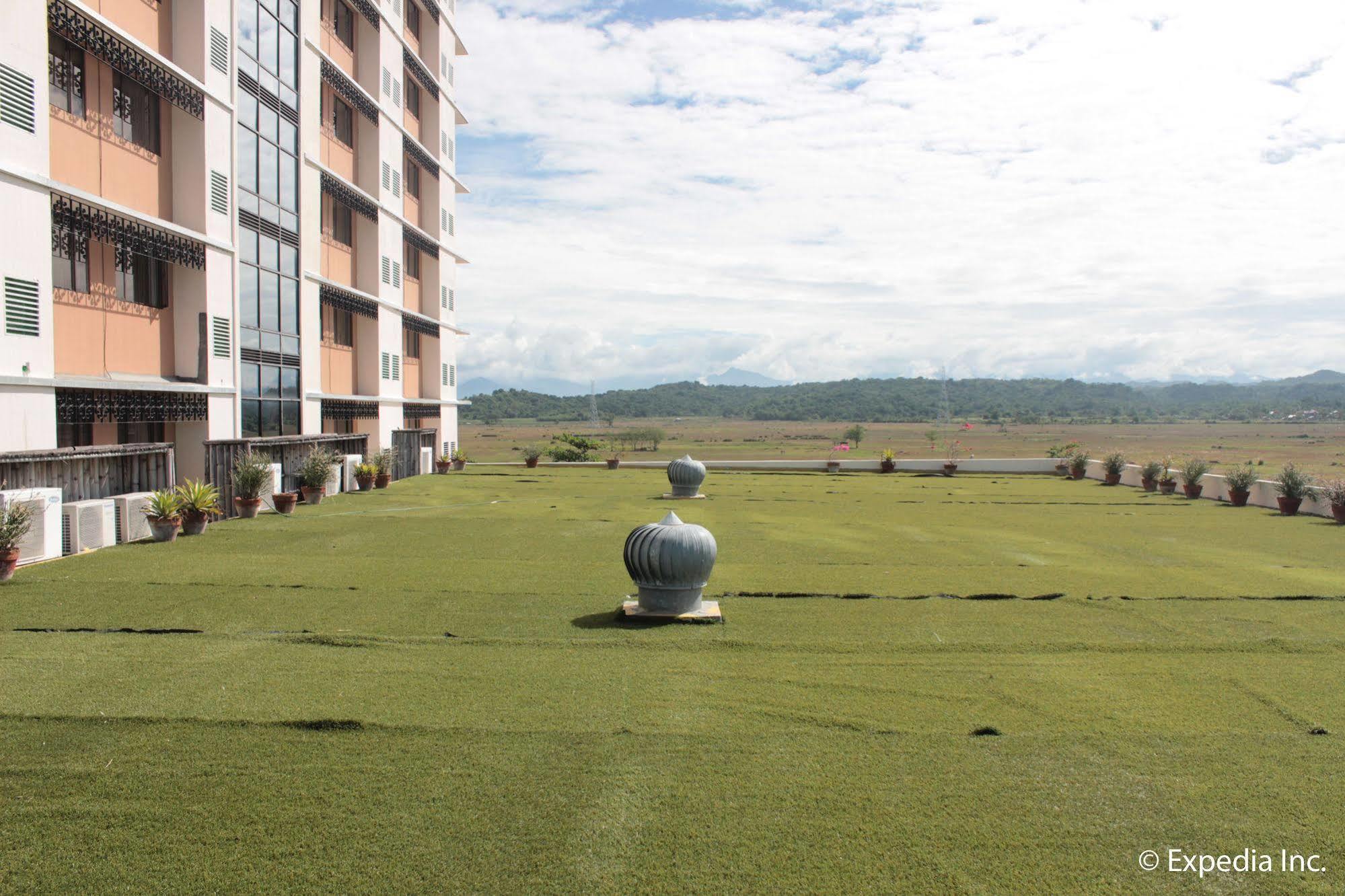 Pamulinawen Hotel Laoag Extérieur photo