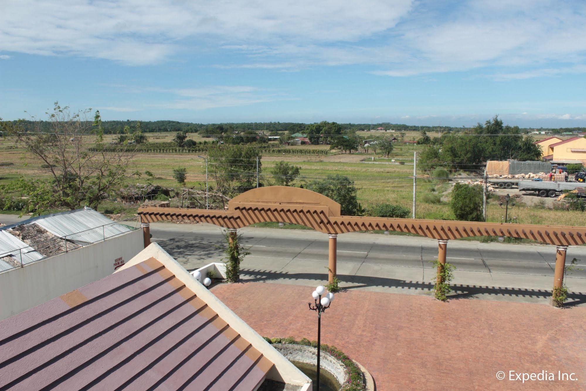 Pamulinawen Hotel Laoag Extérieur photo